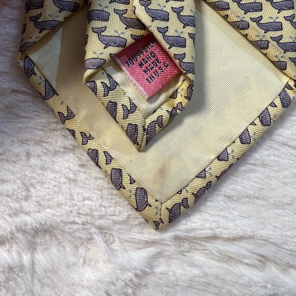 VINEYARD VINES Classic Whale Blue on Yellow Preppy Men's 100% Silk Neck Tie 57" - Picture 6 of 8